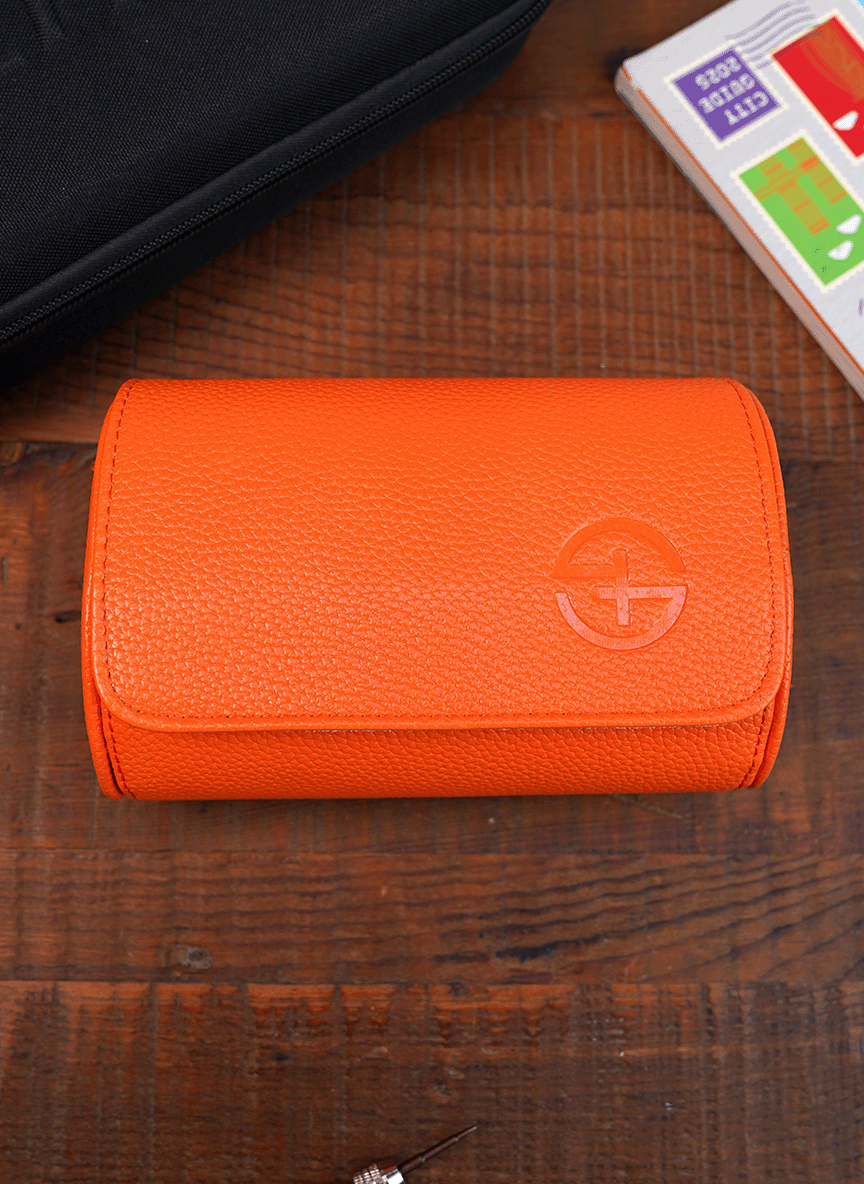 Orangefarbene Uhrenrolle – Zwei Uhren