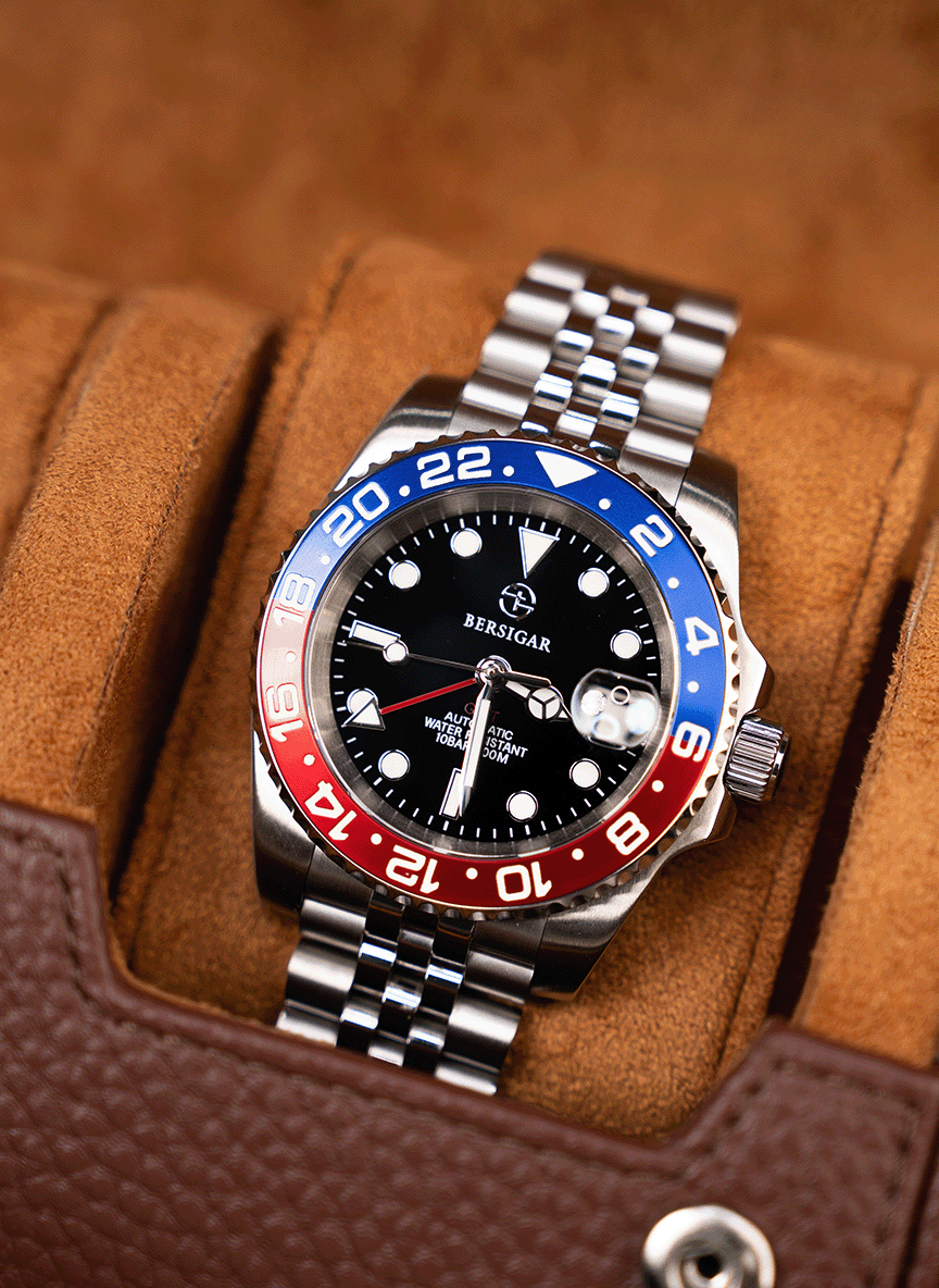 Braune Uhrenrolle – Zwei Uhren