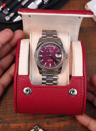 Red Watch Roll – One Watch