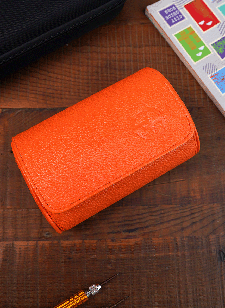 Orangefarbene Uhrenrolle – Zwei Uhren