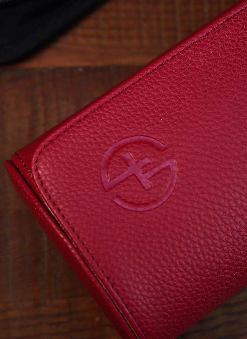 Rote Uhrenrolle – Drei Uhren